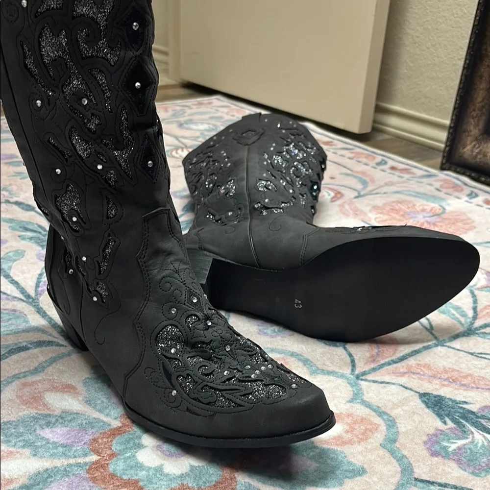 Silver and Black Embellished Women's Cowboy Boots - Picture 10 of 14